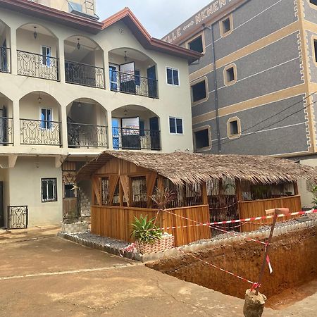 Residence Martha Yaoundé Exterior foto
